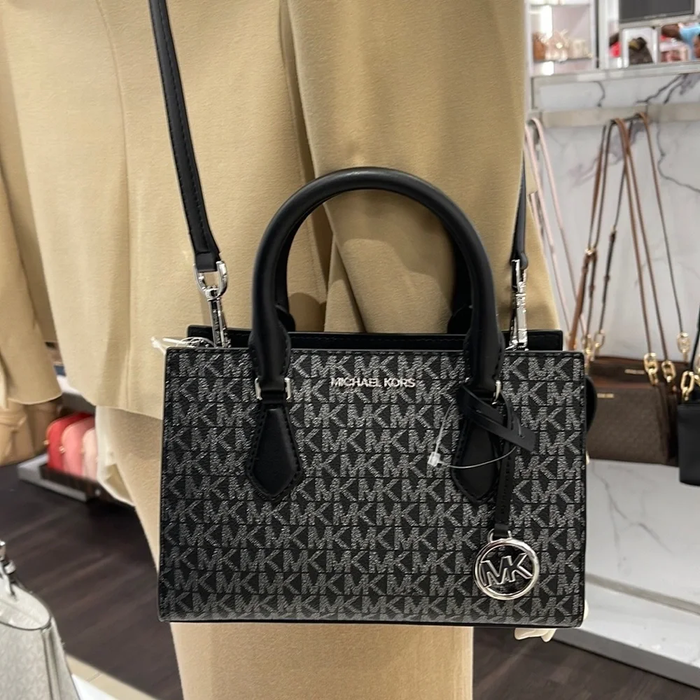 MICHAEL KORS
Sheila Small Faux Saffiano Leather Satchel
Black/Silver
NWT - Picture 5 of 16